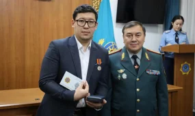Жителя Астаны наградили медалью за спасение человека на реке Есиль