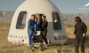 Человек в инвалидной коляске впервые побывал в космосе