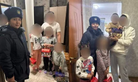 Астанада есептегі азаматтардың балаларына жаңа жылдық сыйлықтар табысталды