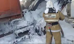 Грузовик загорелся на стоянке в Рудном