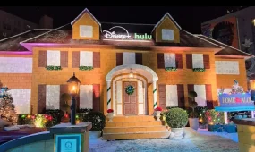 Дом Кевина из "Один дома" воссоздали из пряников к 35-летию фильма