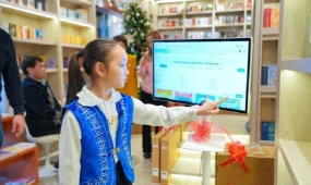 Білімге тең мүмкіндік: 20 өңірге 1000 «TopIQ-MobilBox» тарту етілді