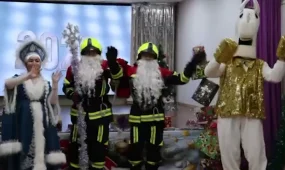 Павлодарские спасатели поздравили воспитанников интерната с Новым годом