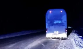 32 человека эвакуировали ночью с трассы под Темиртау