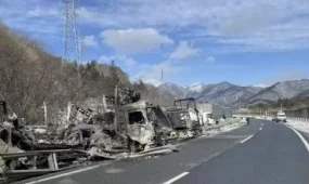 Почти 70 автомобилей столкнулись в Японии: есть погибшие