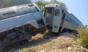 Мексикада пойыз рельстен шығып кетіп, 13 адам қаза тапты