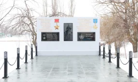 В Жамбылской области в честь 115-летия Бауыржана Момышулы открыли мемориальную доску