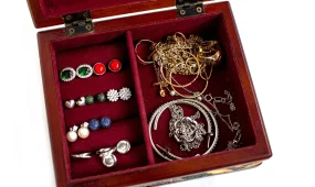 Түркістанда келіні енесінің 8,5 миллион теңгелік алтынын ұрлап, ломбардқа өткізген