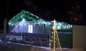 Жаңа жыл қарсаңында  үйлерін безендірген теріскейліктер көпшілікті таңғалдыруда