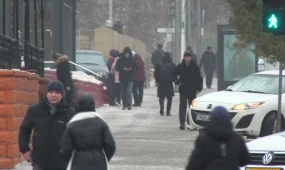 "Погода нам дала - жару на новый год" - после резкого потепления дороги в Астане покрылись льдом