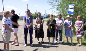 Ходить пешком по три километра каждый день вынуждены жители села в Павлодарской области из-за нехватки автобусов