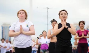 Астанчан приглашают на бесплатную йогу в пяти парках