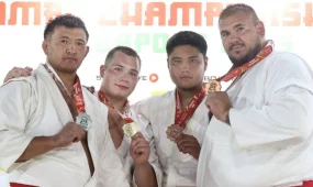 Песок, самбо и бронза: казахстанский гвардеец блеснул на пляже в Сингапуре