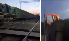 Грузовик столкнулся с тепловозом под Шымкентом