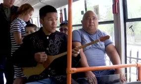 Павлодарда жастар қоғамдық көлікте Абай әндерін шырқады