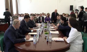 Депутаттар өңірлерді аралап жүр