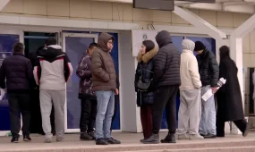 Новые правила получения номерных знаков для авто: в спеццоне Алматы образовались огромные очереди