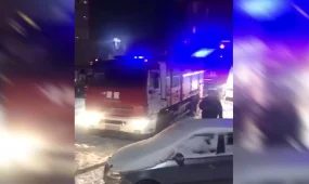 Пожар в многоэтажном доме в Костанае: огнеборцы эвакуировали 25 человек