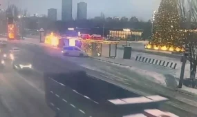 Перепутал педали: автомобиль снес автобусную остановку в Астане