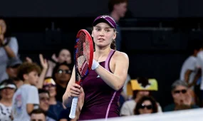 Рыбакина устроила победный камбэк в матче с чемпионкой «Ролан Гаррос»