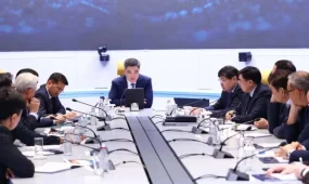 Олжас Бектенов сарапшылармен ел экономикасын дамыту жолдарын талқылады