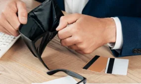 К казахстанцам обратились по поводу «списания кредитов»