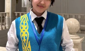 Он тілде еркін сөйлейтін жас полиглот Қазақстанда тұрады