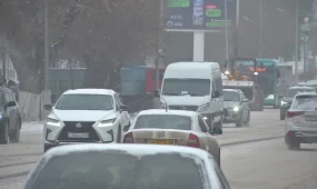 Тройное ДТП, отмена школы и задержка рейсов: как погода влияет на ритм Казахстана