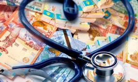 Казахстанцам запретили тратить пенсионные излишки на лечение