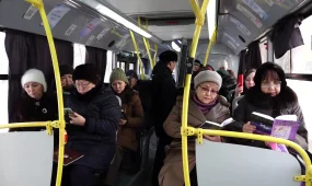 Оралдық автобустар жылжылмалы кітапханаға айналды