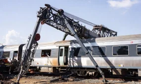 Строительный кран рухнул на поезд в Таиланде