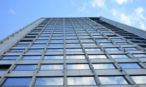 16-қабаттан құлап, қаза тапты