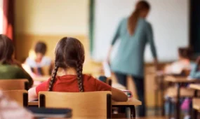 Астанада екінші ауысым оқушылары қашықтан оқиды