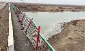 Жамбылда үш жыл бұрын жөнделген көпір қайта жарамсыз күйге түсті