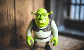 Жительница Филиппин приняла Шрека за Будду и уже несколько лет молится ему