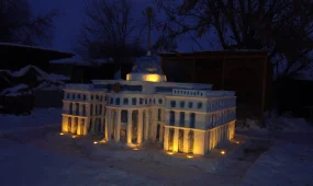 Батысқазақстандық жас шебер ақ ұлпадан Ақорда салды