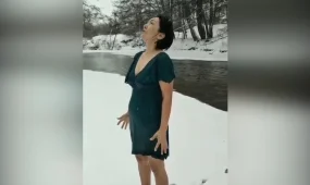 В Актобе мама с дочерью много лет занимаются моржеванием