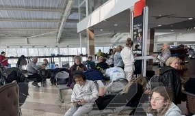 Десятки туристов из России застряли в аэропорту Тараза