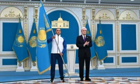 Президент Қысқы Олимпиада мен Паралимпиадаға қатысатын спортшыларға Мемлекеттік туды тапсырды
