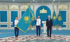 Президент Ұлттық құрама мүшелеріне Мемлекеттік туды тапсырды