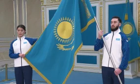 Касым-Жомарт Токаев вручил государственный флаг знаменосцам олимпийской и паралимпийской сборных Казахстана