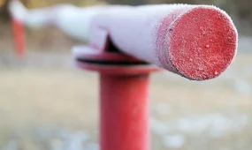 Суд подтвердил законность демонтажа незаконных шлагбаумов в столичном ЖК