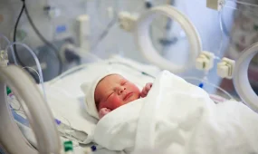 Медицинское чудо в Петропавловске: врачи спасли недоношенного малыша с тяжёлым пороком