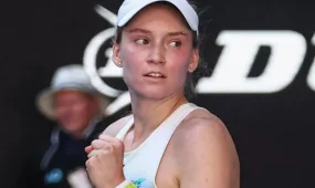 Рыбакина сыграет со Швёнтек в четвертьфинале Australian Open
