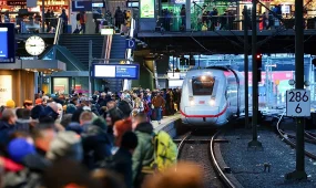 Порезала 15 человек на вокзале: жительницу Германии не смогли отправить в тюрьму