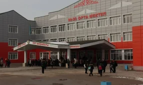 Қыркүйекте ғана қолданысқа берілген мектептің астынан су шығып, саси бастаған