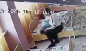 Шымкентте тәрбиеші ұйықтамаған балаға ине саламын деп қорқытқан