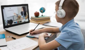 Оқушылар ауаның ластануынан қашықтан оқып жатыр