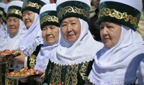 День пожилых людей отмечают в Казахстане: сколько долгожителей живет в стране