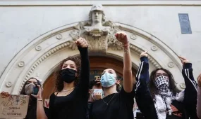 Подростку оторвало руку в столкновениях с полицией во Франции